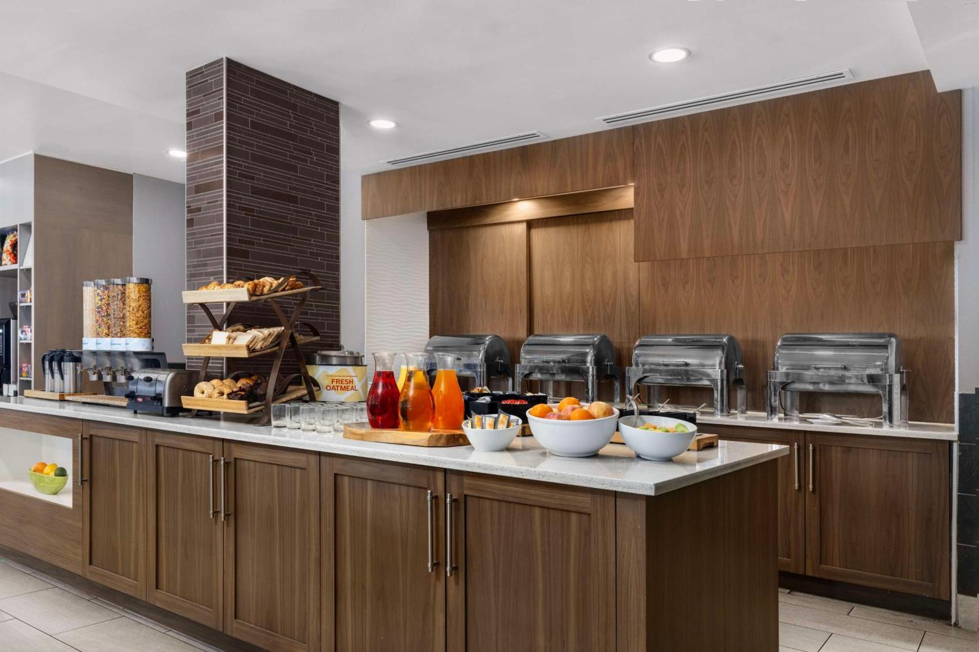 Hilton Garden Inn Calgary Airport Eksteriør bilde