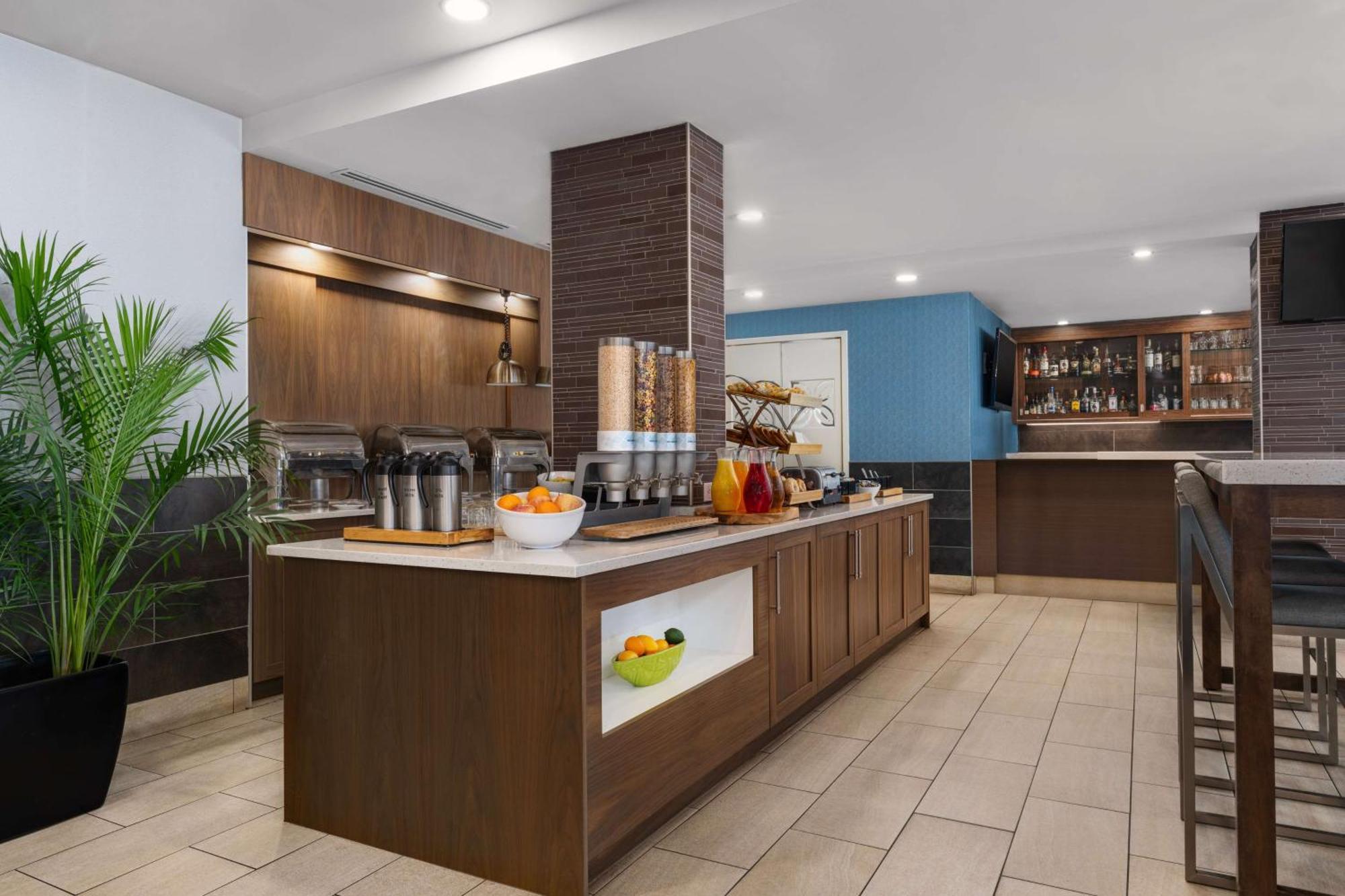 Hilton Garden Inn Calgary Airport Eksteriør bilde